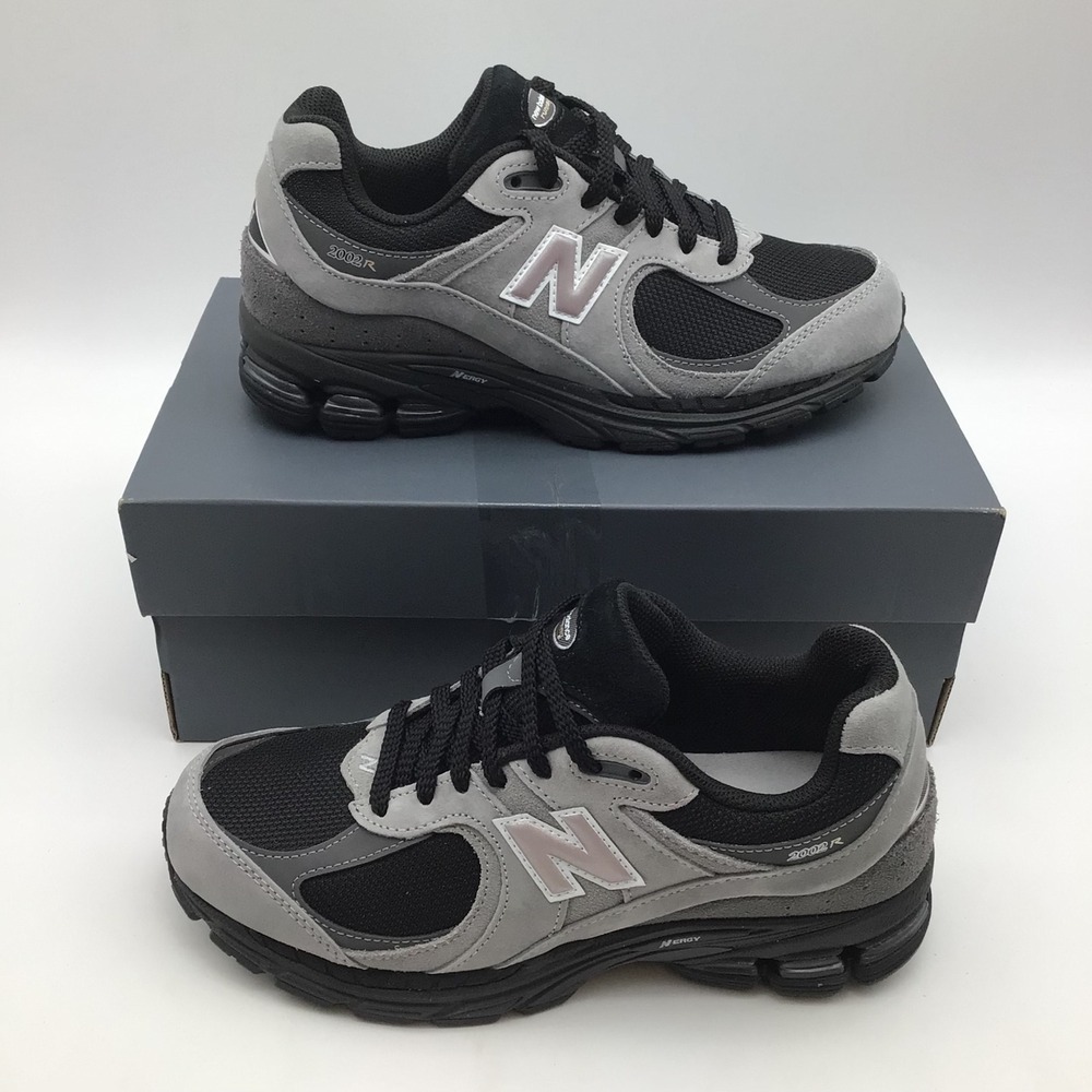 New Balance 2002R Grey Black Suede Mesh Running Shoes U2002RM Mens Size 8 NEW